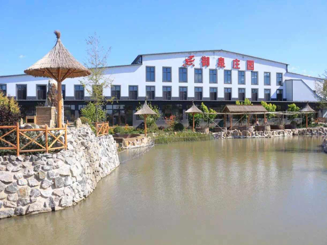  鞍山御泉庄园温泉1日游>园林式露天温泉,自然环境优美,景色怡人