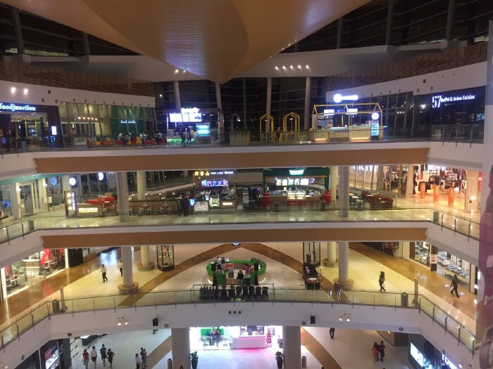 大堂直达马来最大的商场ioi city mall,这里的化妆品比国内便宜30%