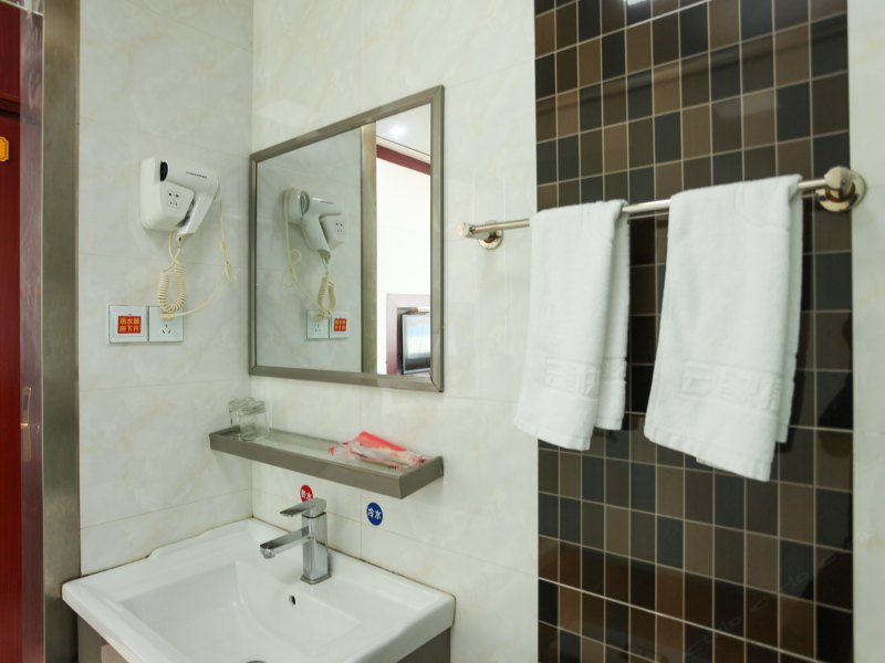 hotelPic
