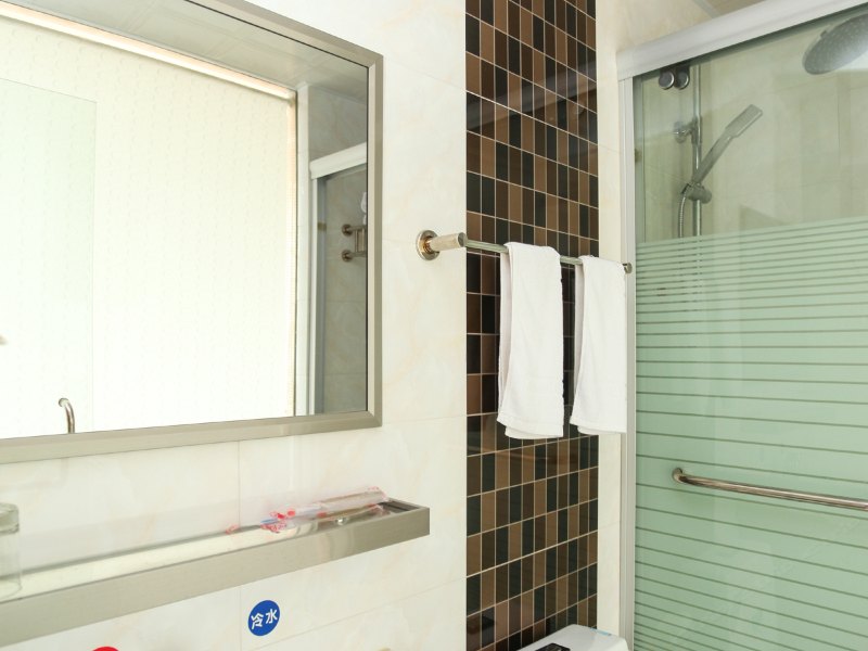 hotelPic