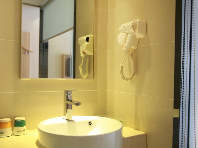 hotelPic