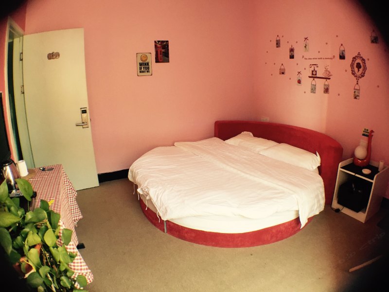hotelPic