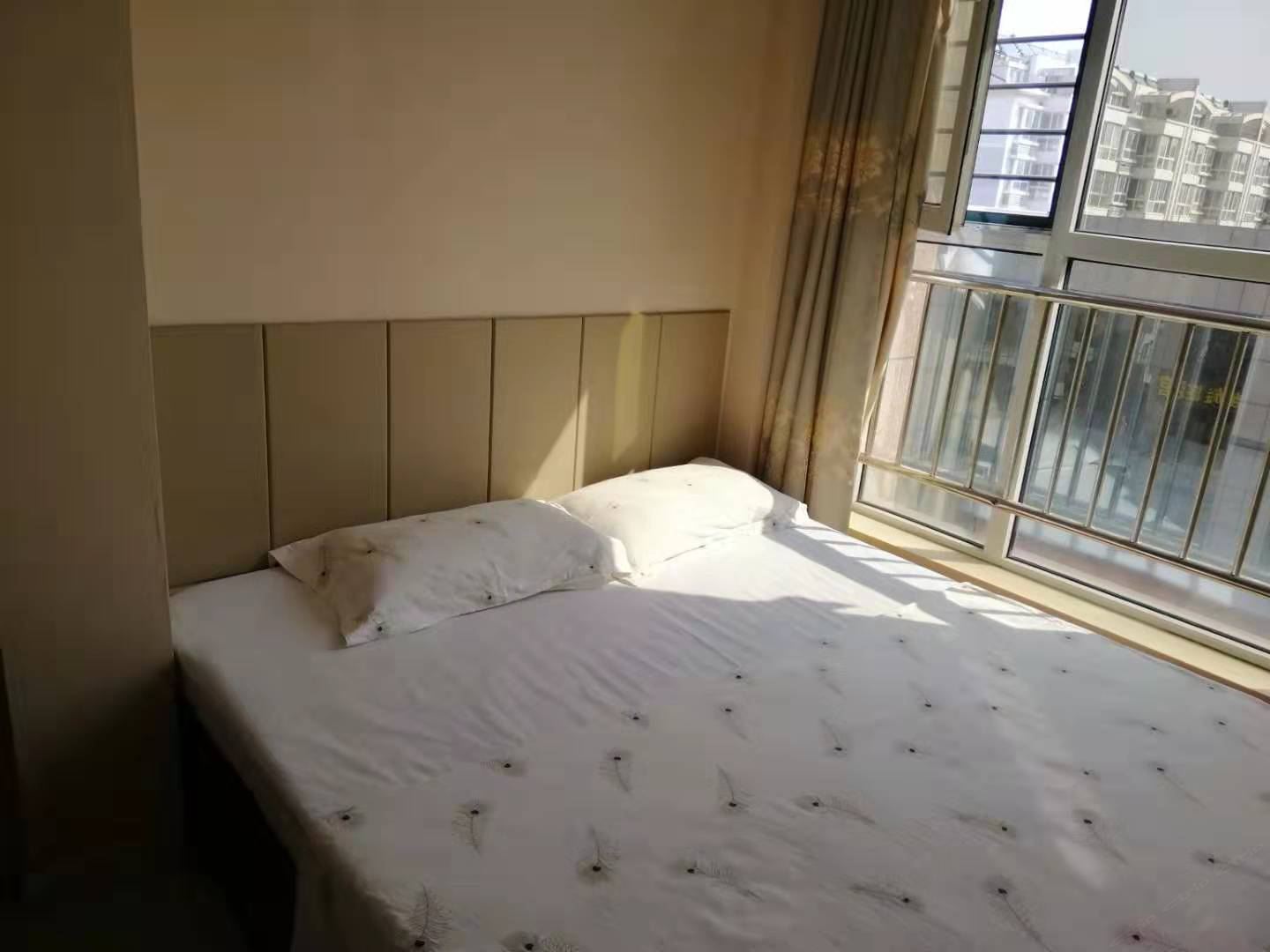 经济商务大床房