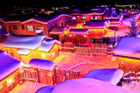 <雪乡-梦幻家园-冰雪画廊-2日游>6人Mini小团接机可升级房车住宿或雪韵酒店，寒地温泉，舒适小车出行，晚出发酒店接，享唯美旅拍，随走随停