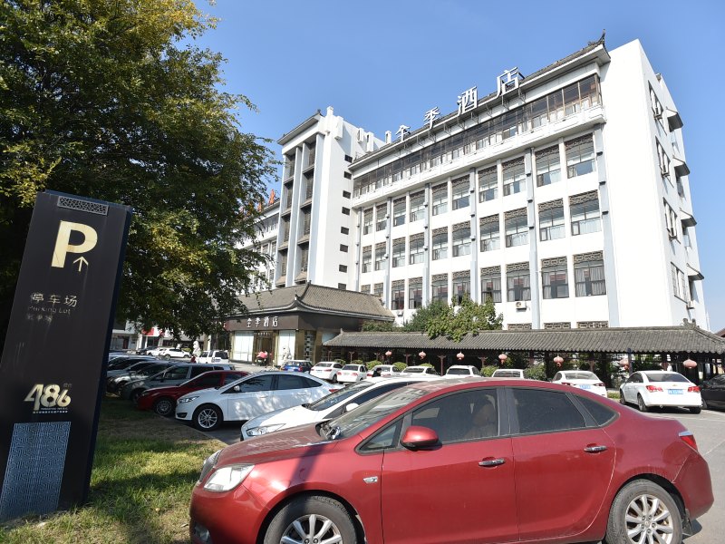 hotelPic
