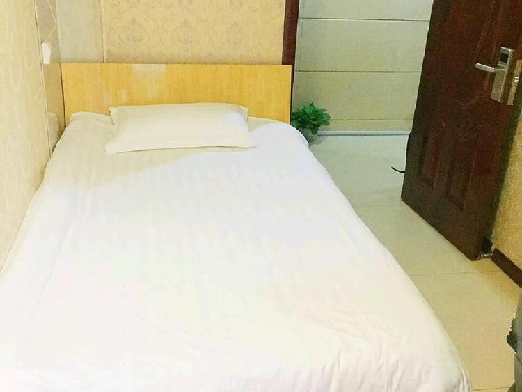 单人电脑房