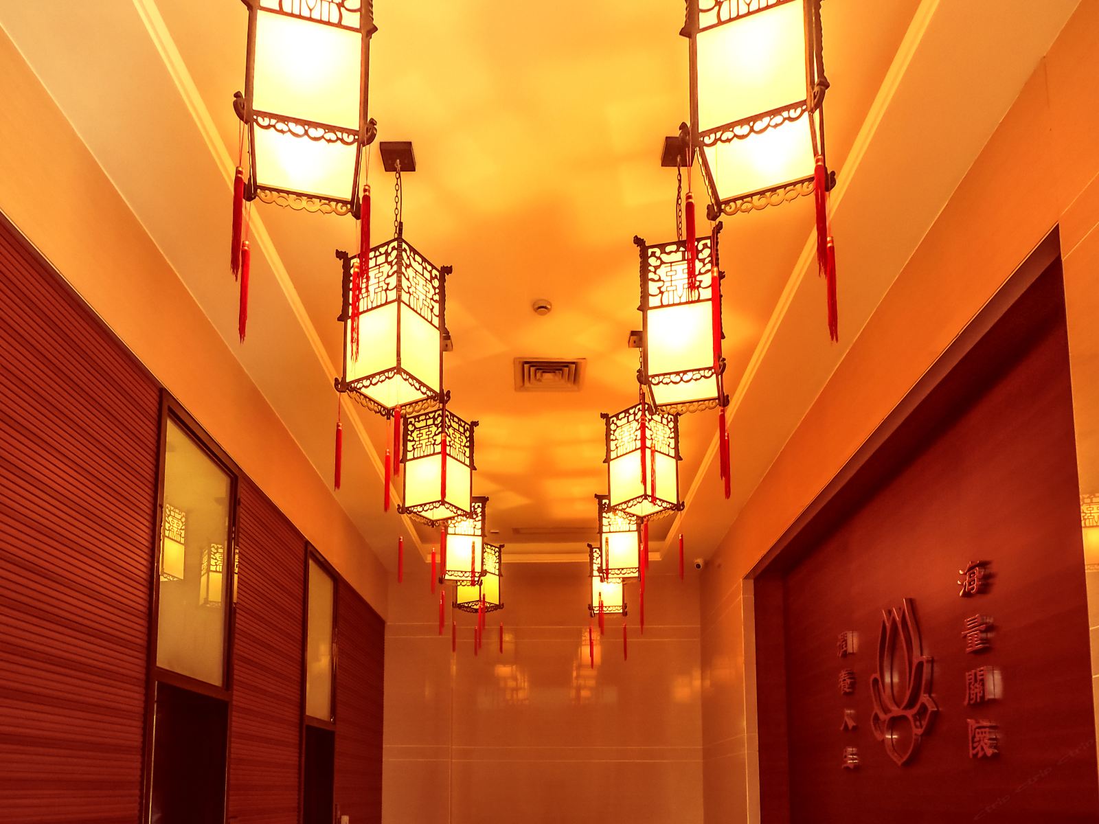 红堡酒店(广州嘉禾望岗地铁站店)(原云商大酒店)
