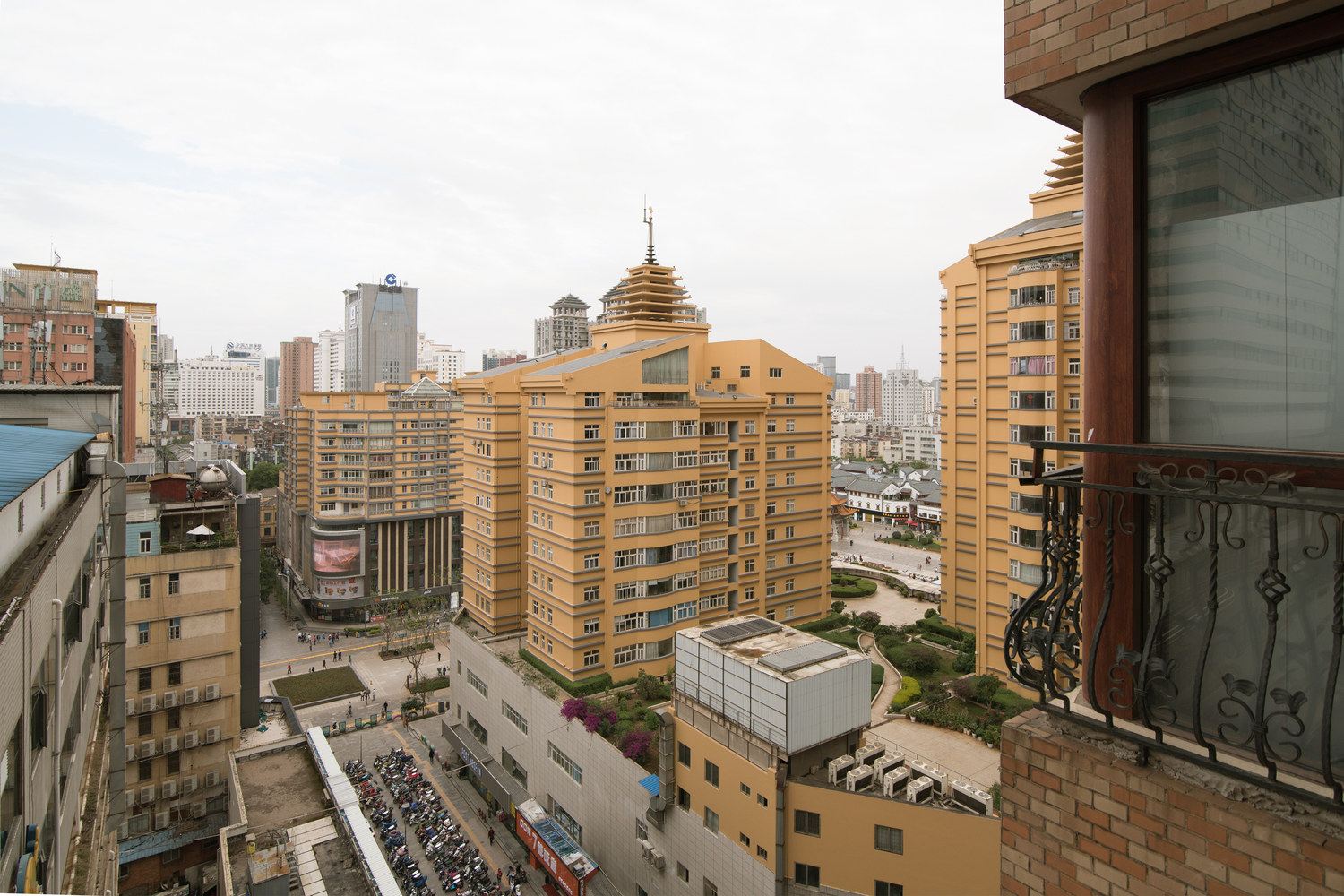 雅蓝精品店公寓NO.4