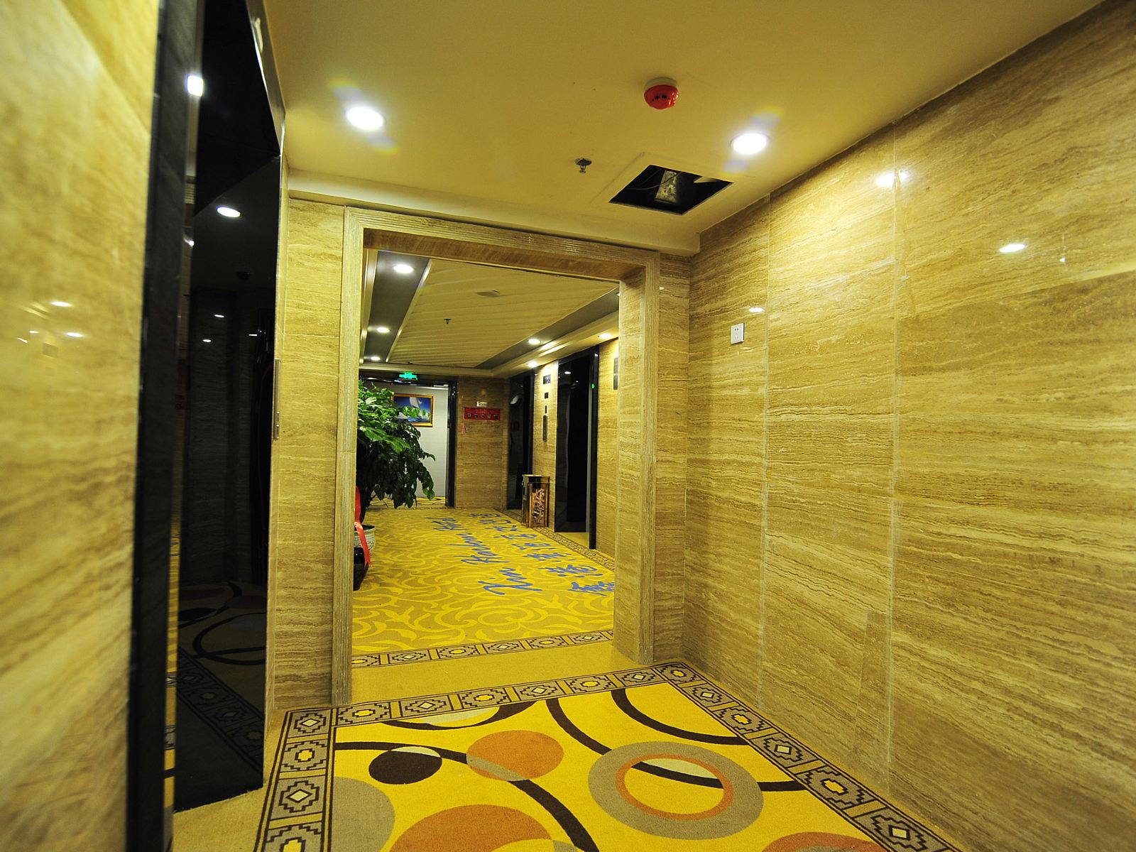 贵阳鑫港湾商务酒店花果园购物中心店