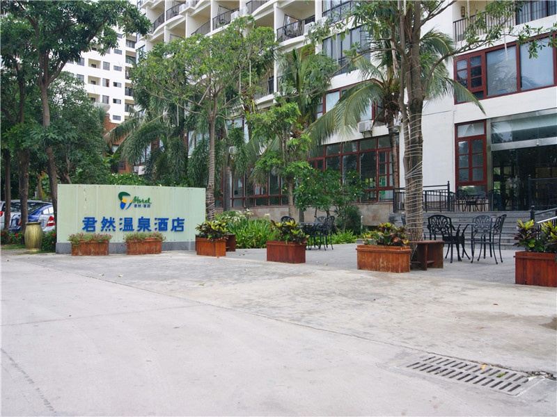 三亚港湾海边度假公寓