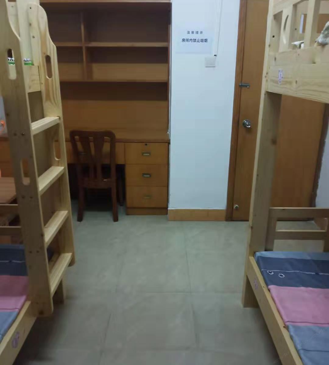 豪华四人间(床位)