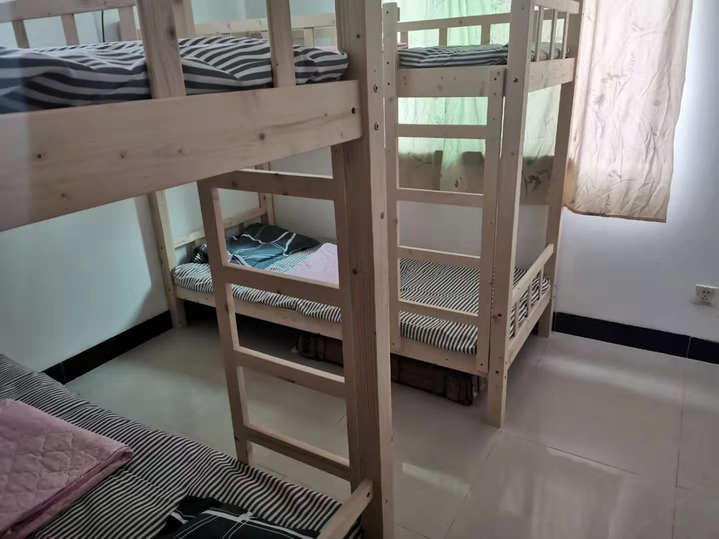 四人间（床位）（公共卫浴）