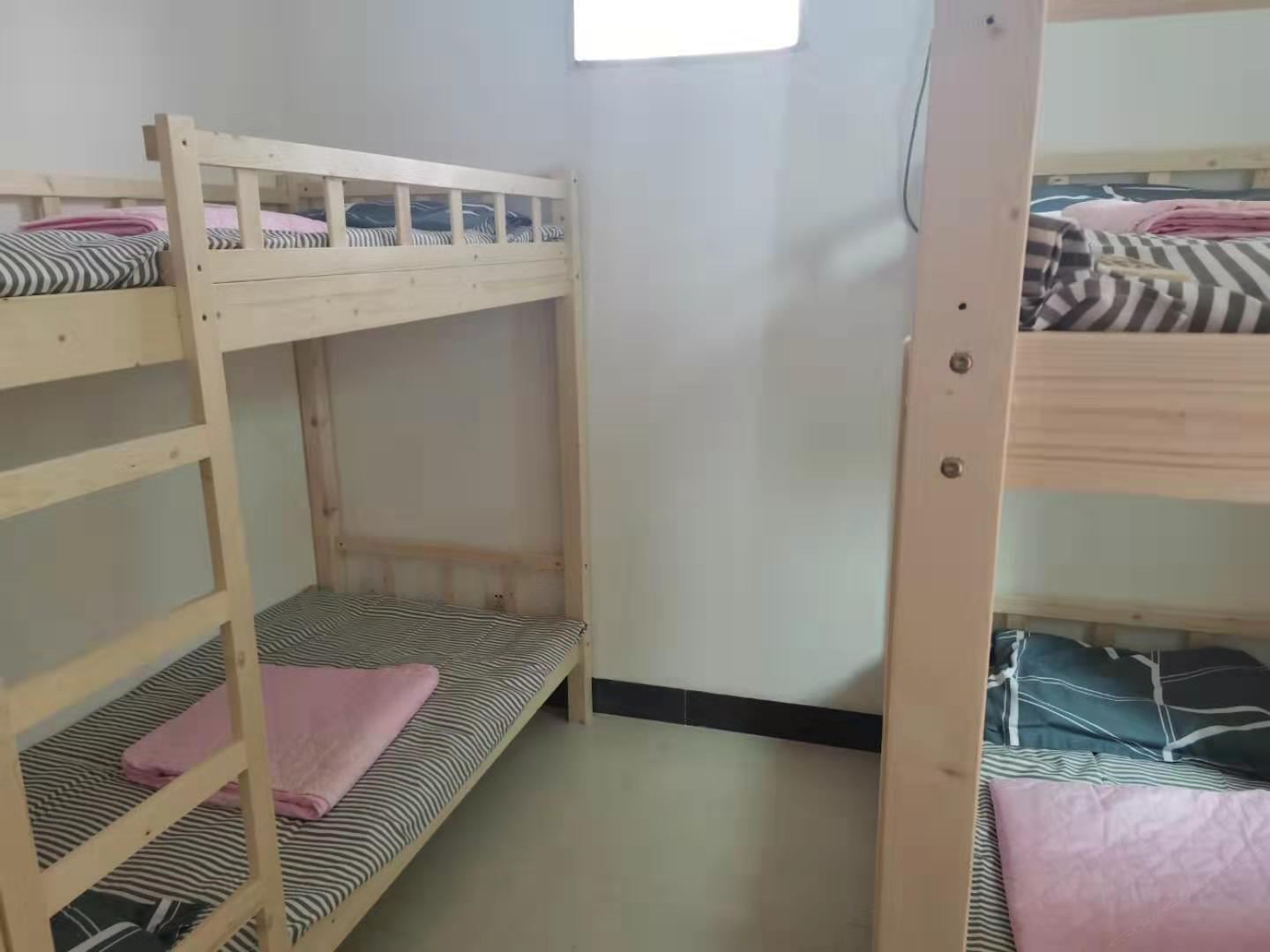 四人间（床位）（公共卫浴）