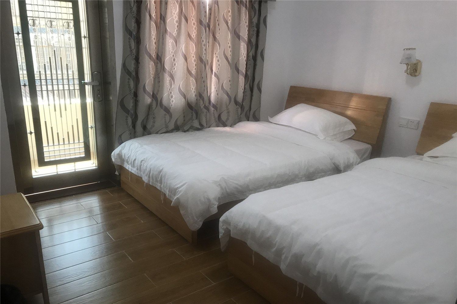 六室一厅套房