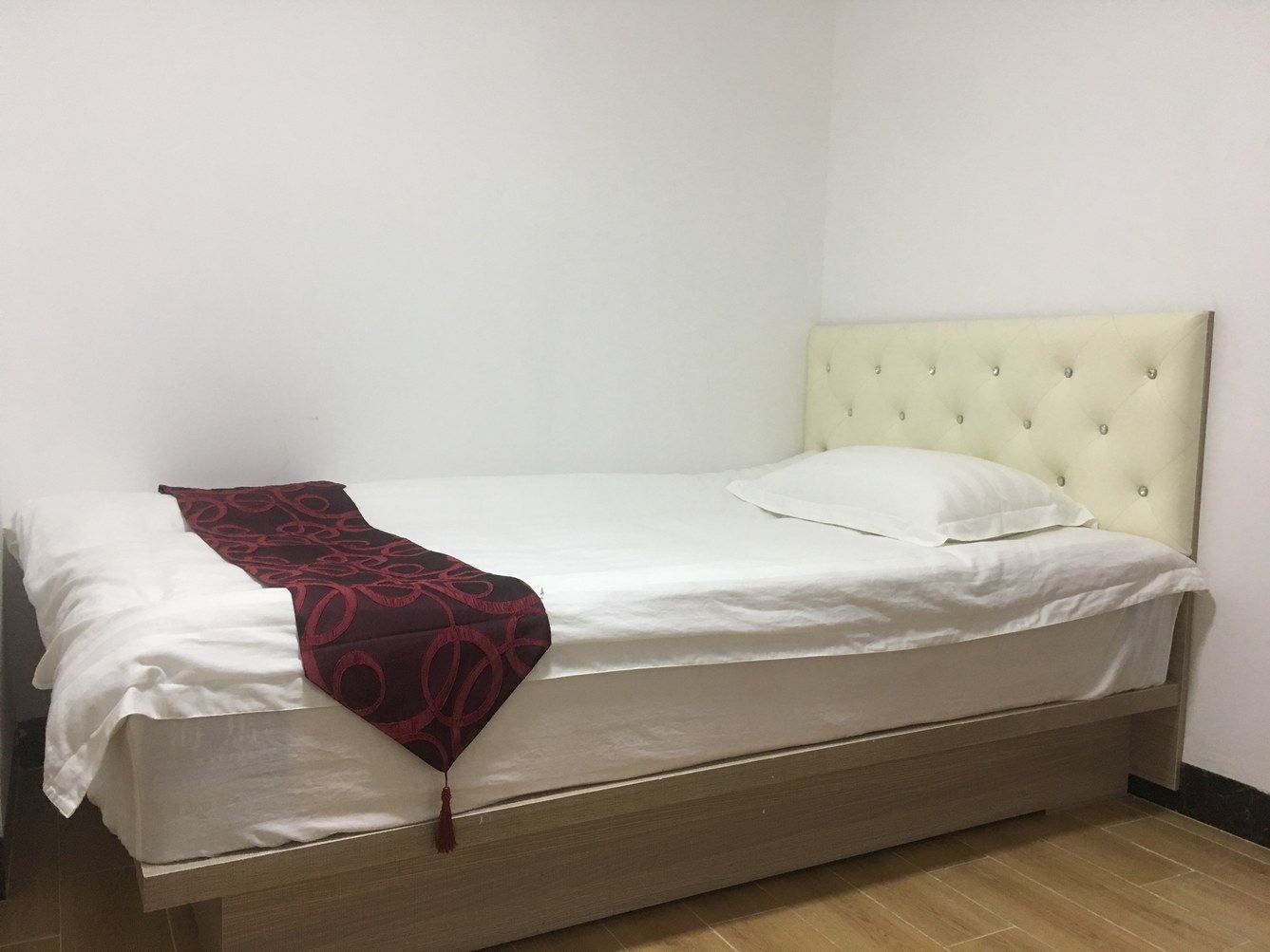 温馨六室二厅套房