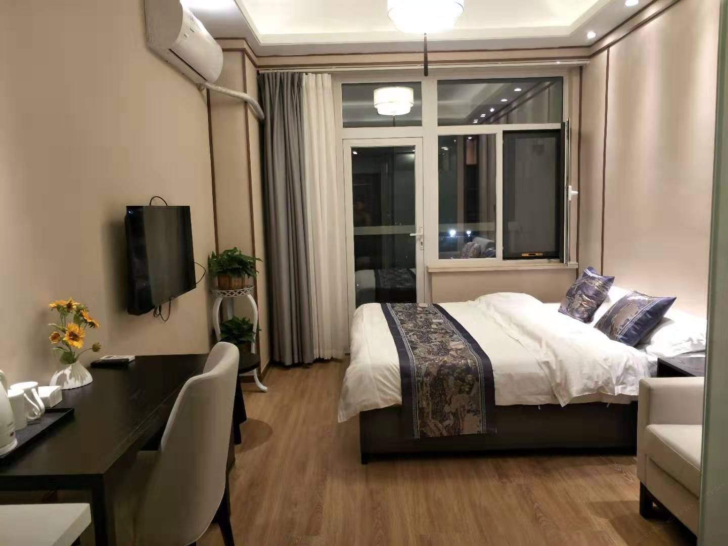 豪华海景阳台大床房