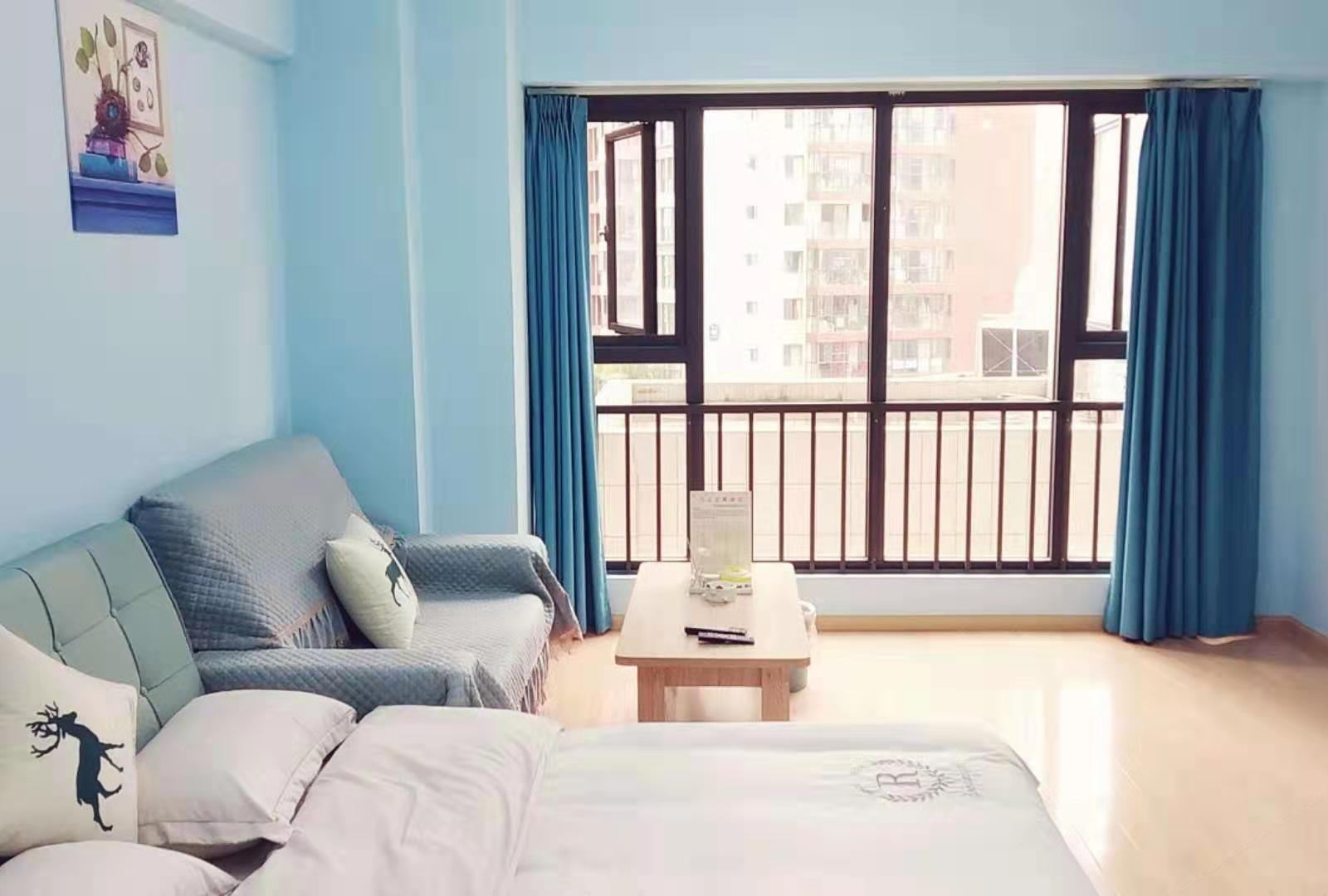 蓝色系大床房