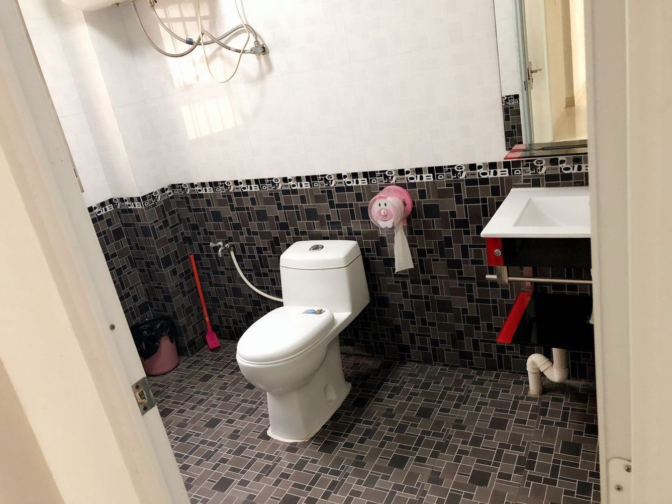 南宁猪乔治公寓(云端陶绘美术馆分店)
