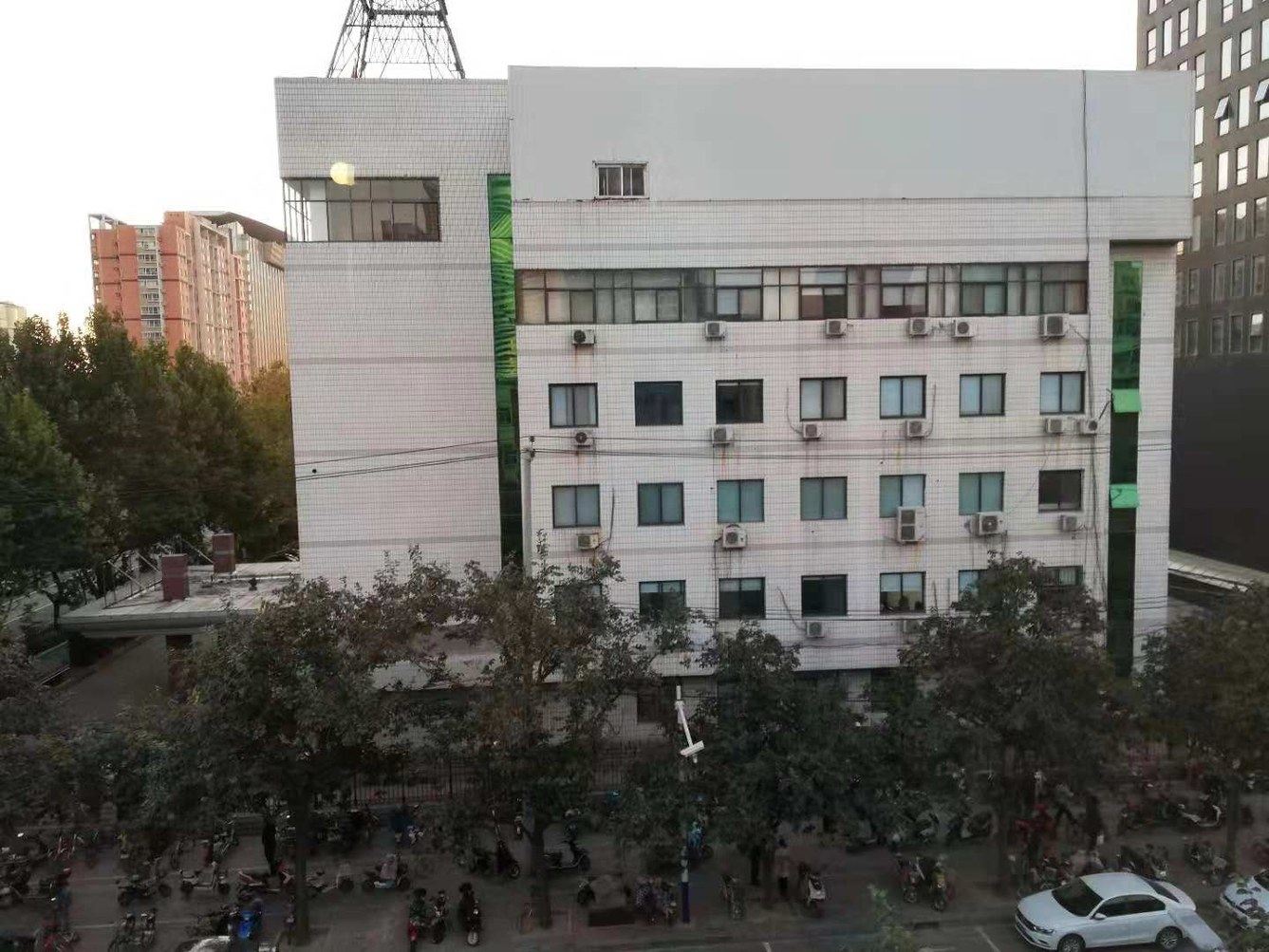 新百万象城轻奢巨幕房公寓