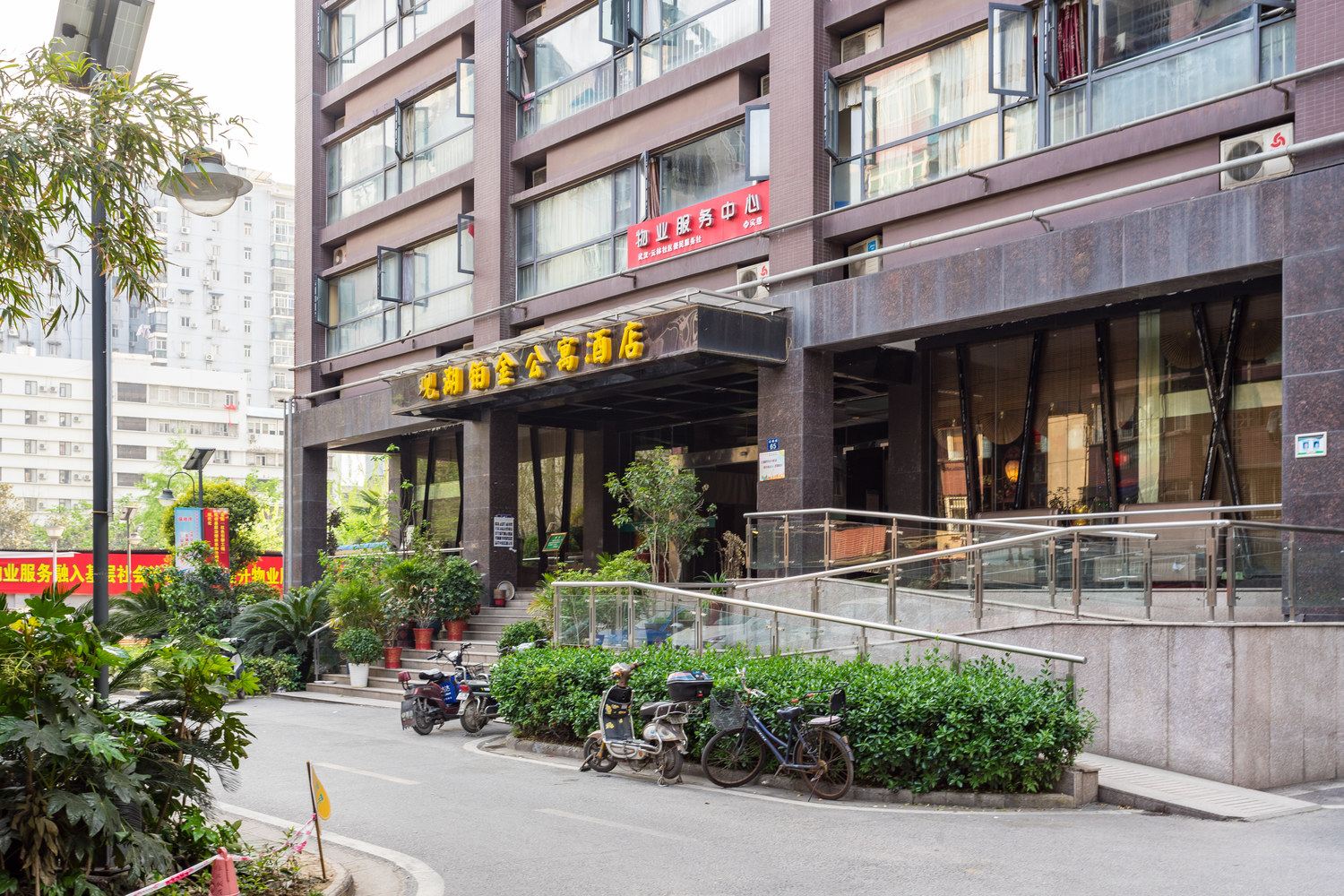 武汉喷泉公园精装湖景公寓