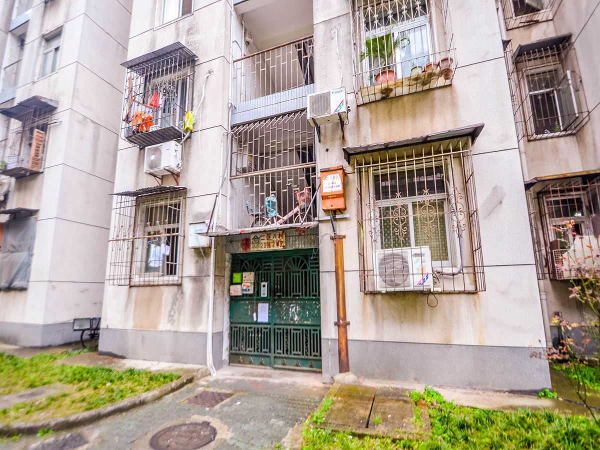 武汉地铁飞机火车都方便常青花园二室一厅公寓