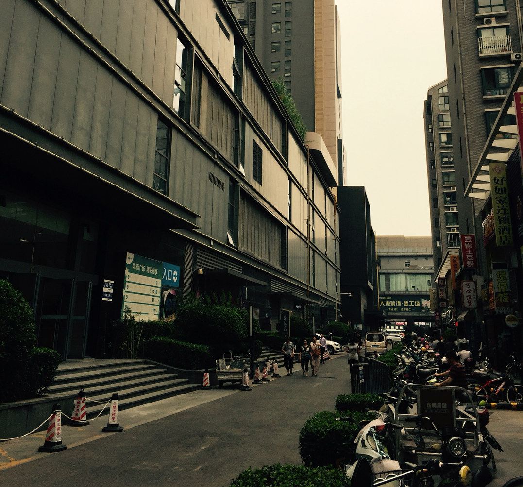 郑州睡在设计师的图书馆里酒店式公寓