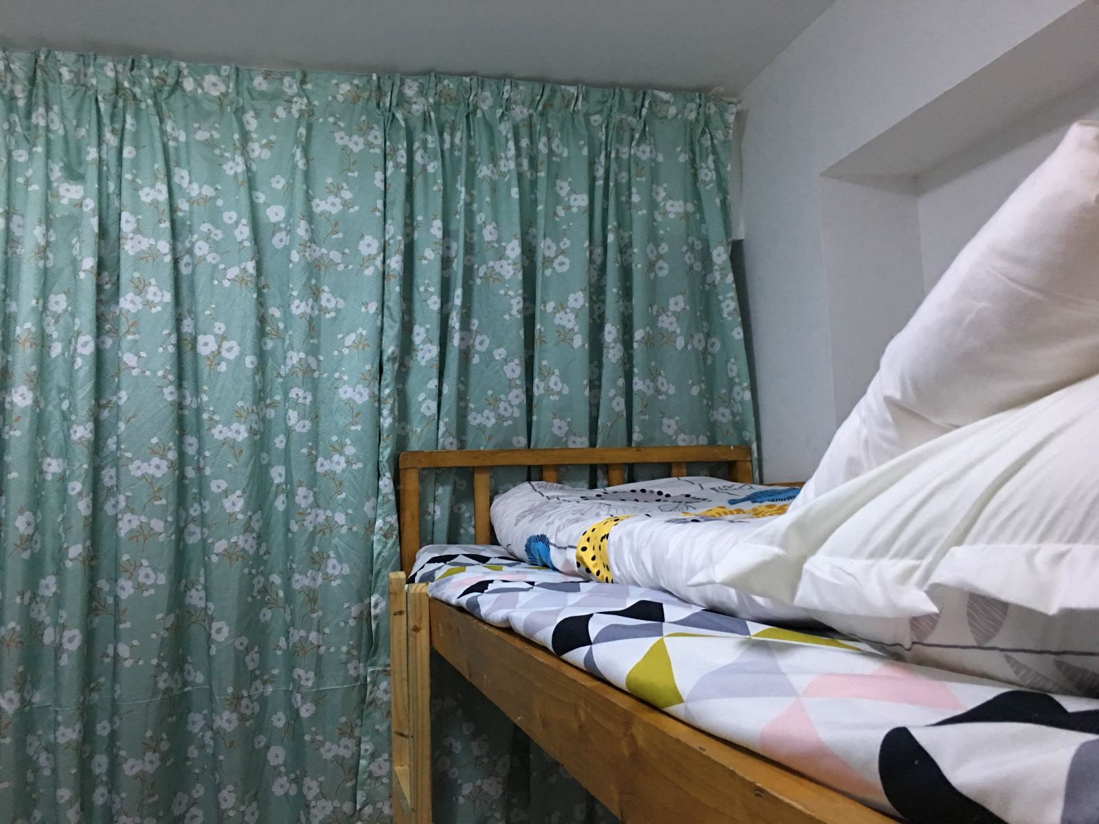 女生四人房床位房