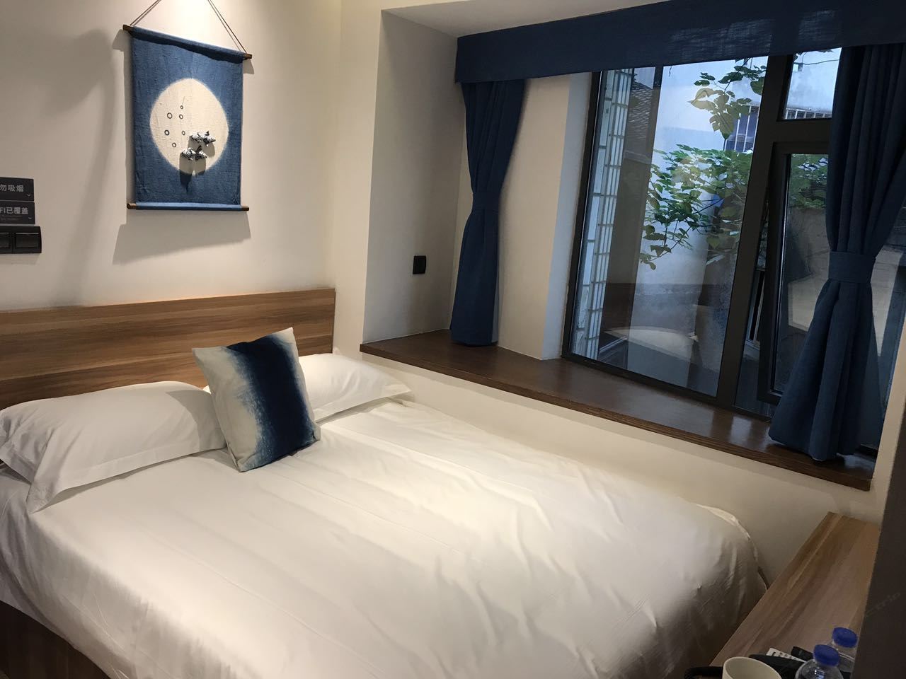 1.5眺窗景观大床房