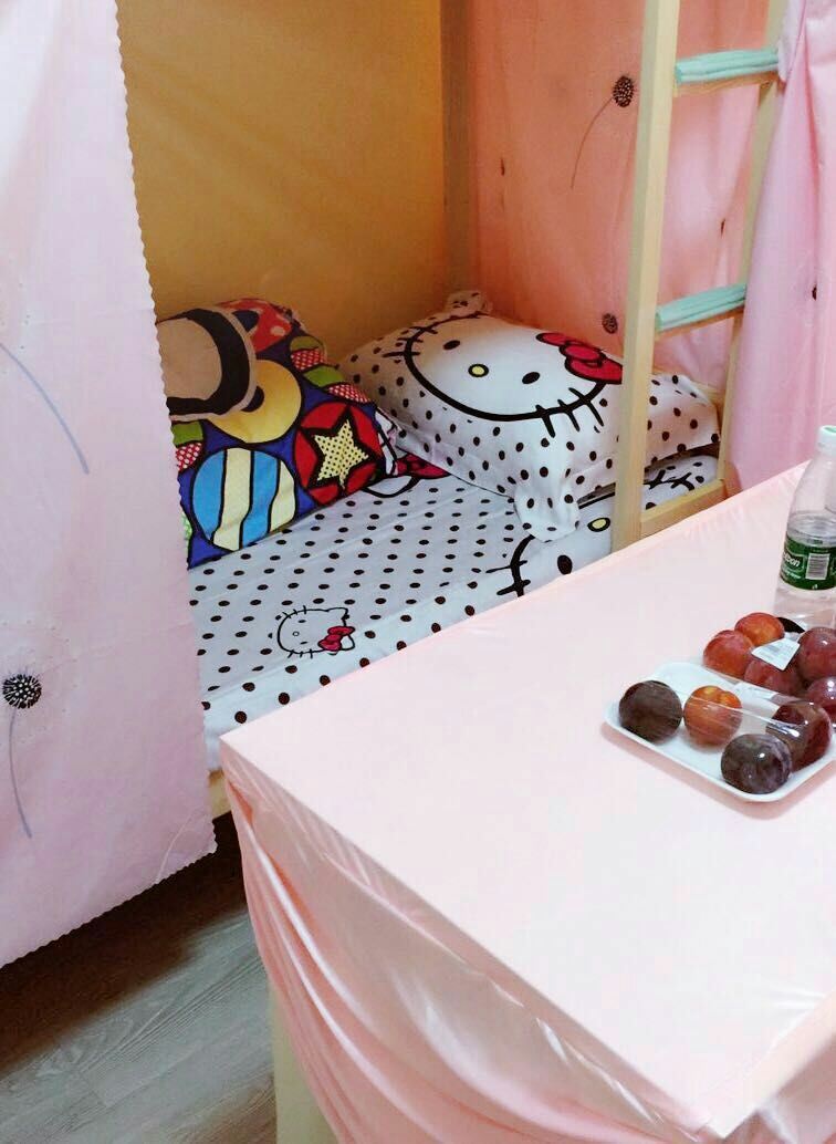 女生八人间