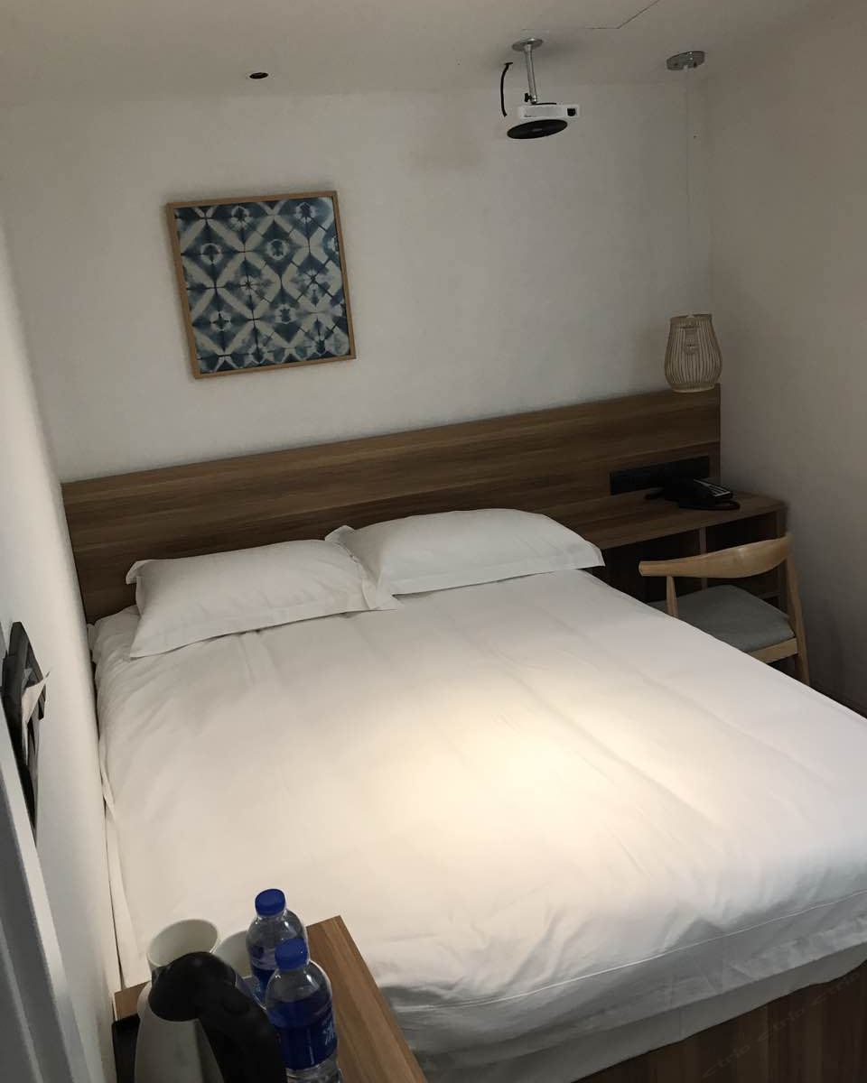 1.5内院景观大床房