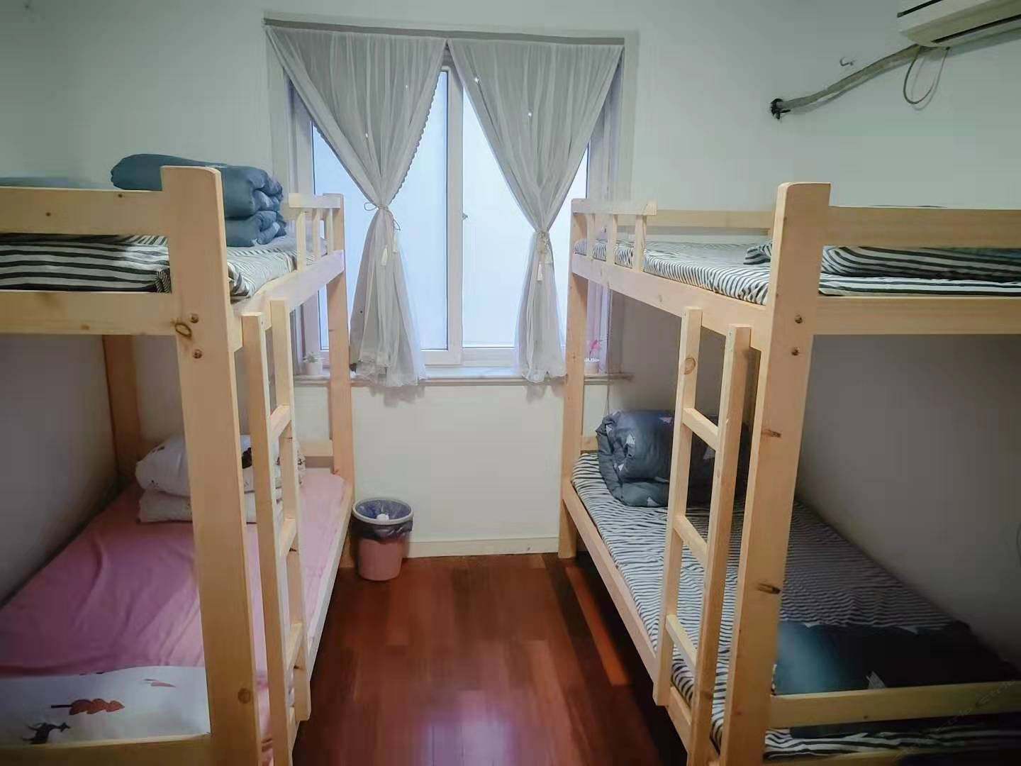 精品四人间(床位)
