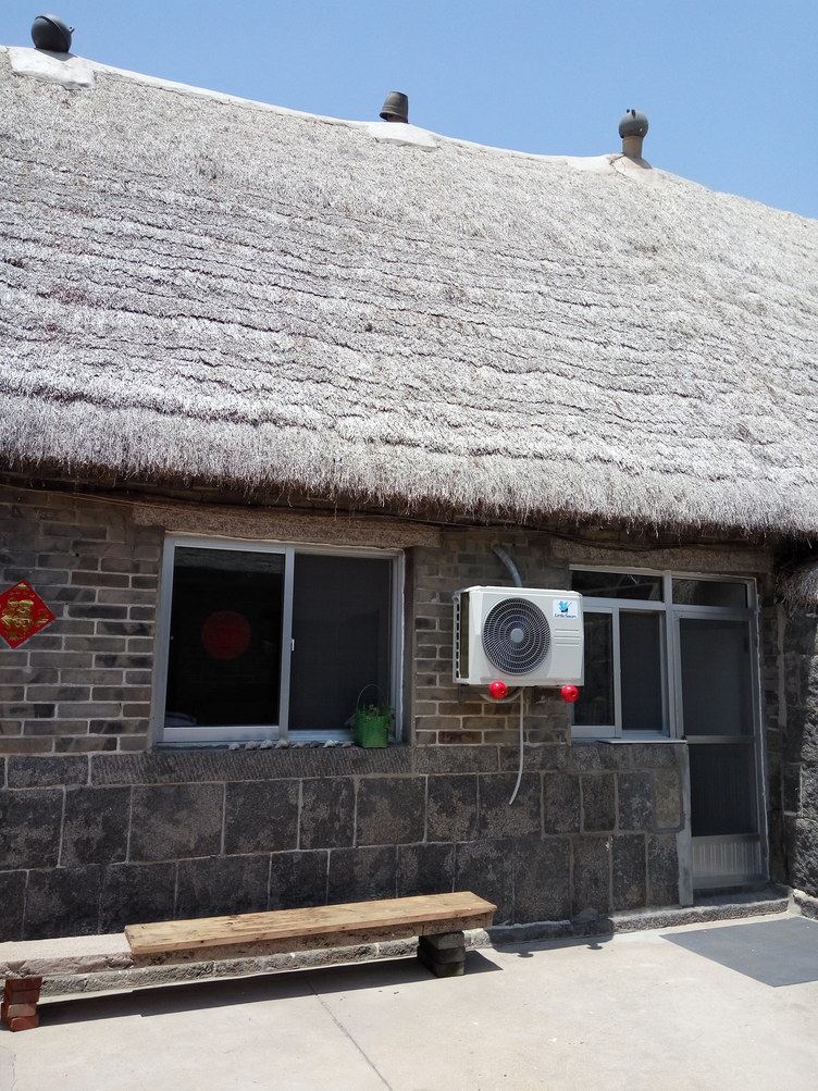 威海荣成市东楮岛海草房幸福渔家客栈(2号店)