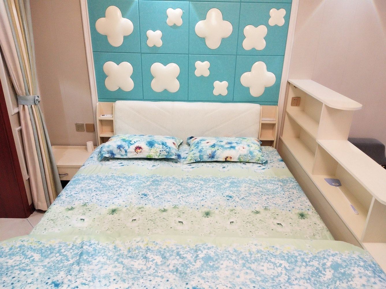 阳台一室二床房