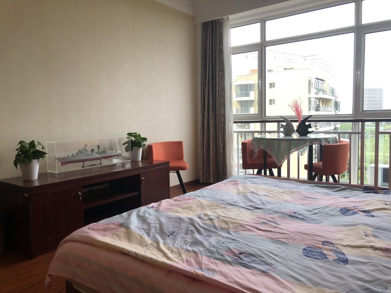 海景二室三床房