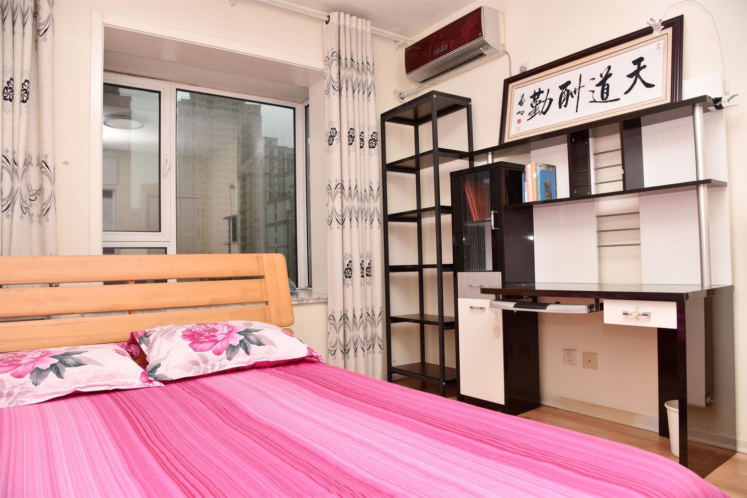 阳台三室一厅套房