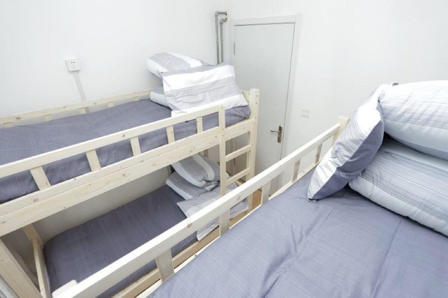简约三室三床房