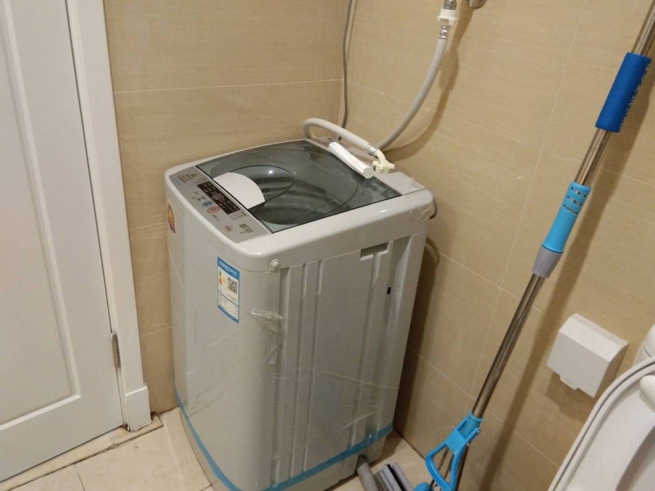 阳光春暖花开一室大床房