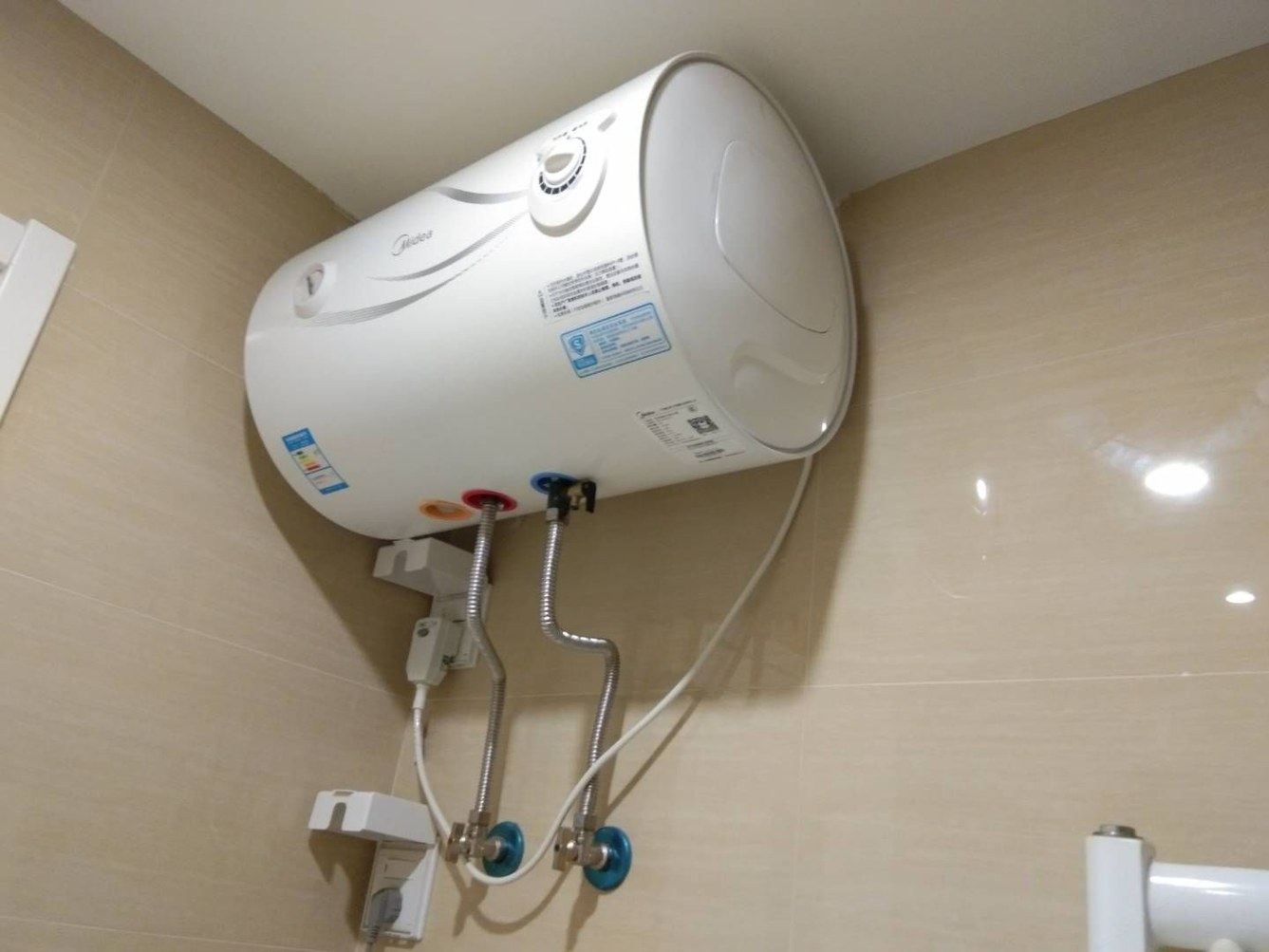 阳光春暖花开一室大床房