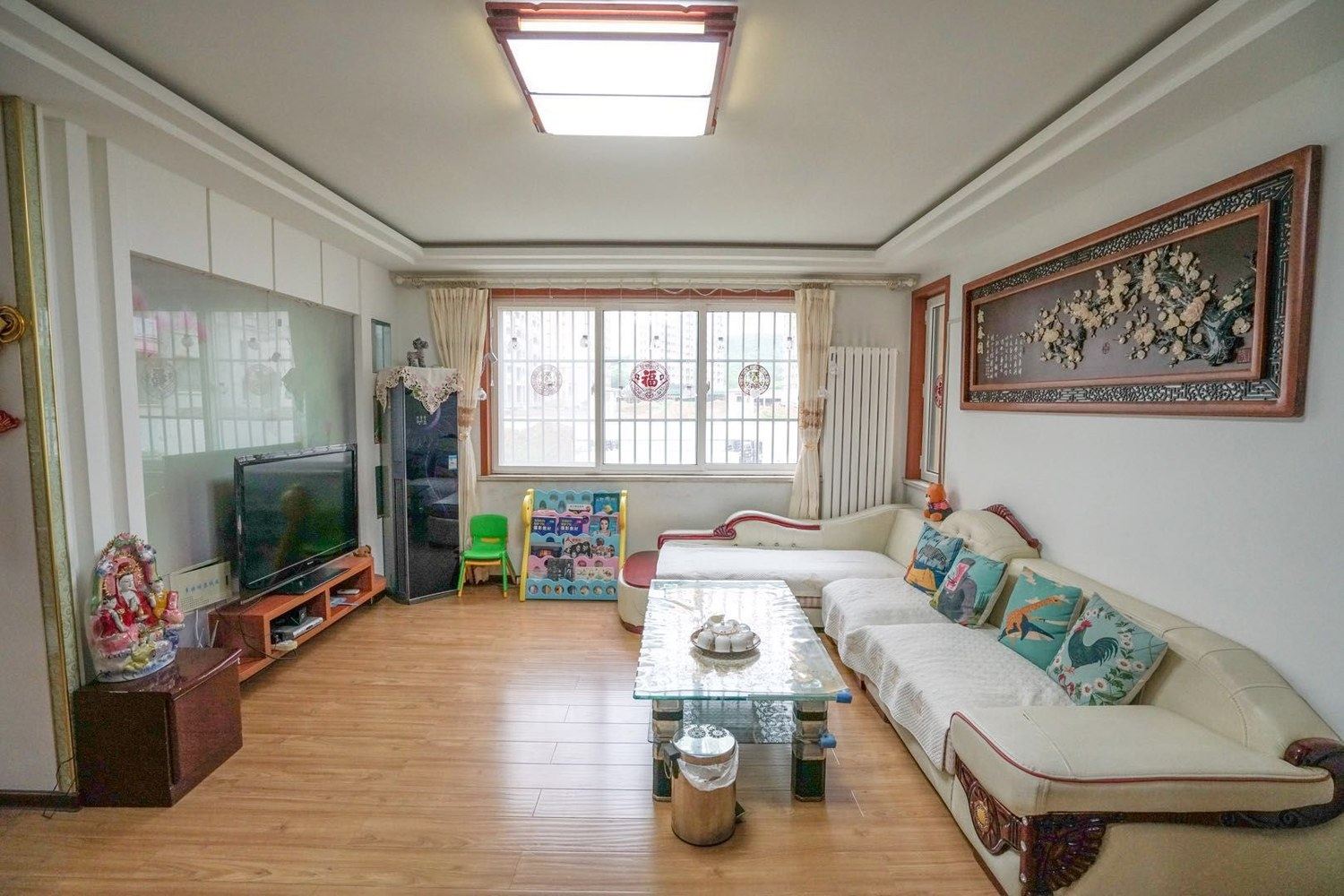 温馨三室一厅套房