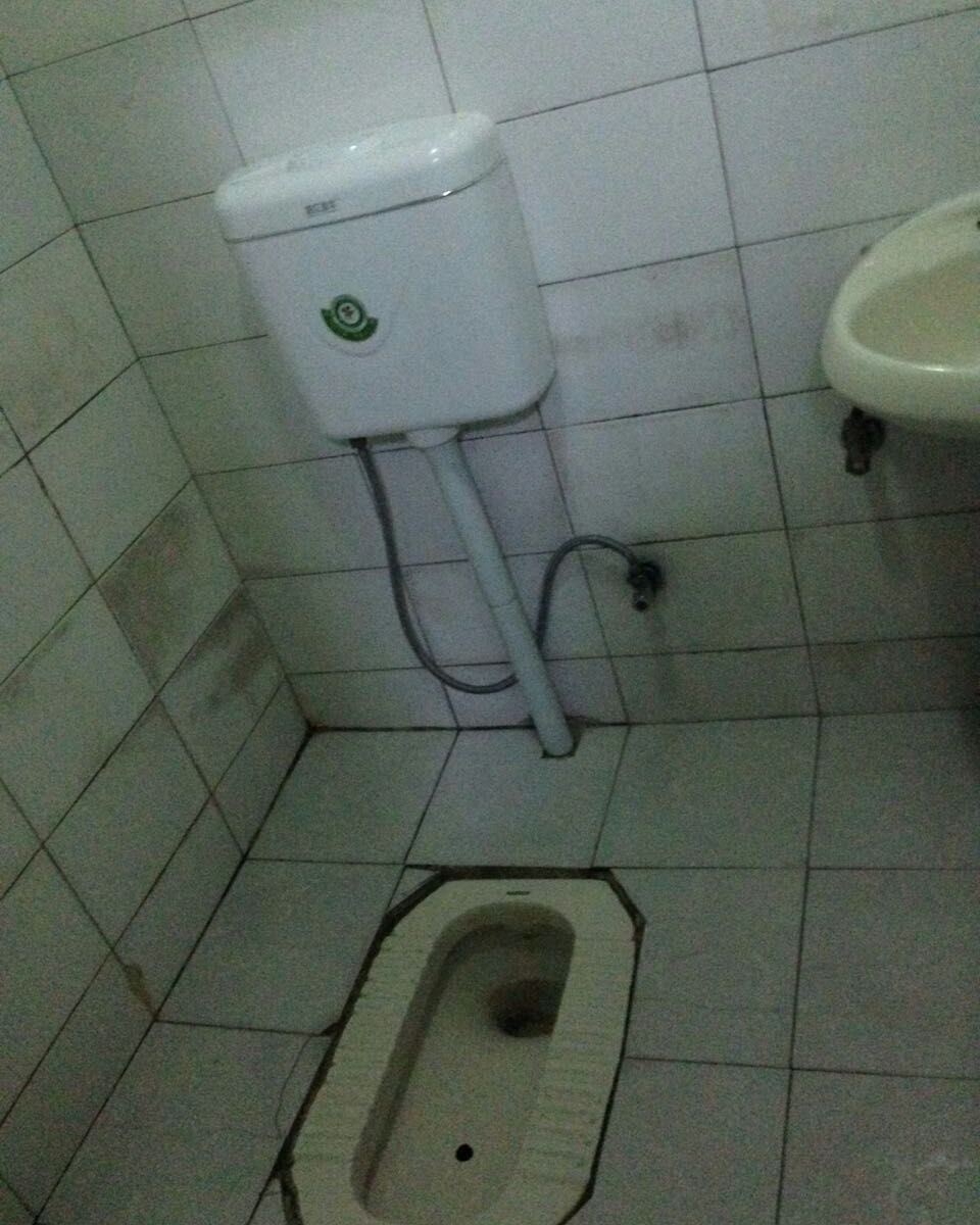 榆树卧龙湾旅店(中心大街)
