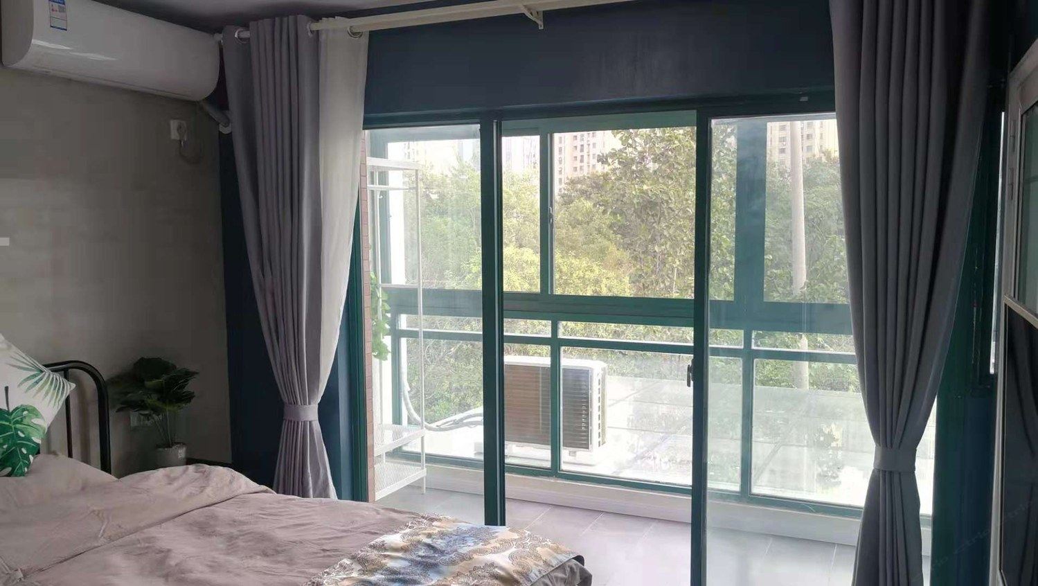 阳台大床房