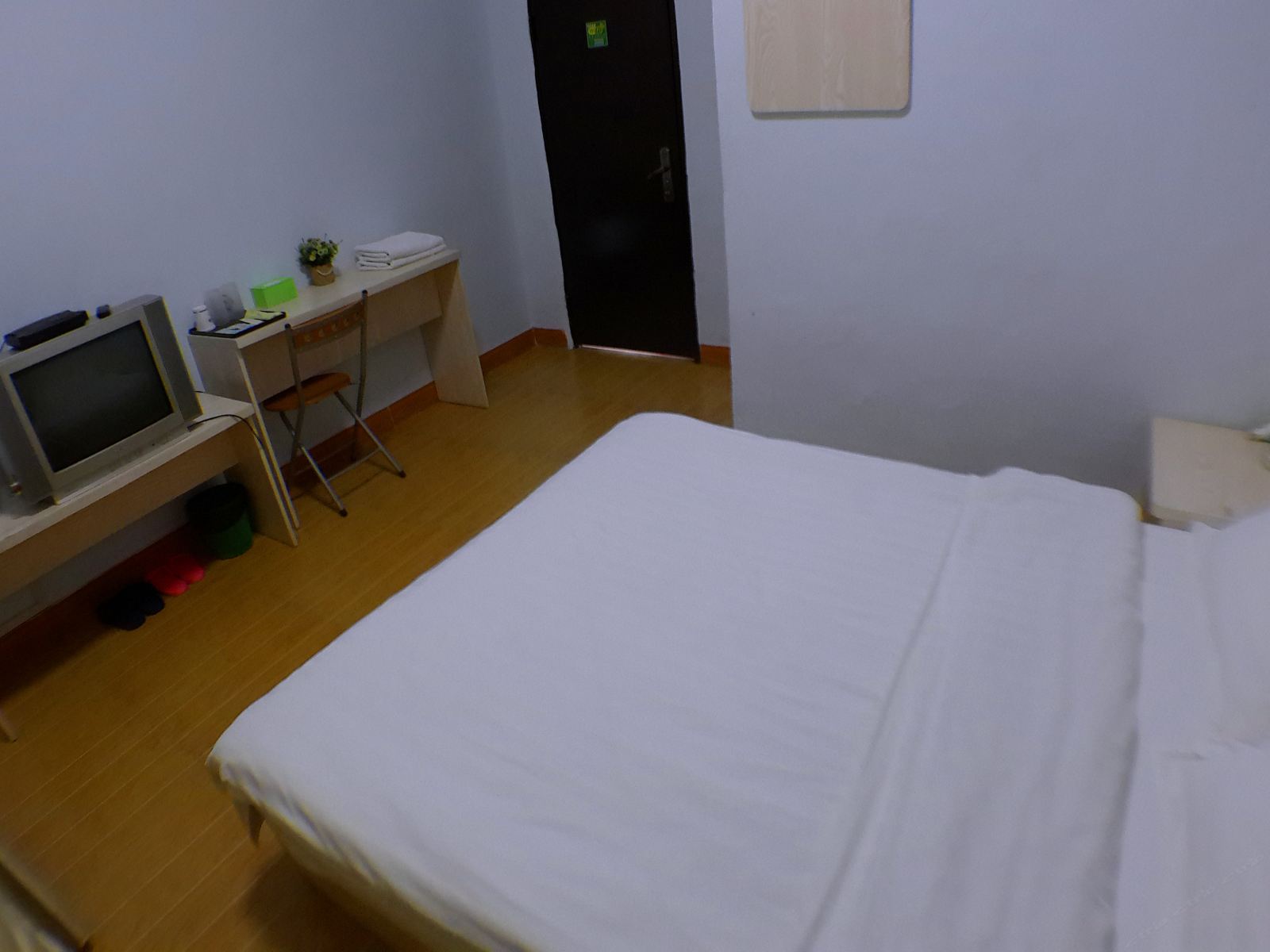 经济大床房