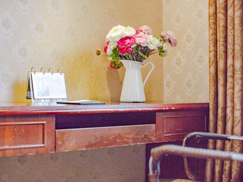 hotelPic