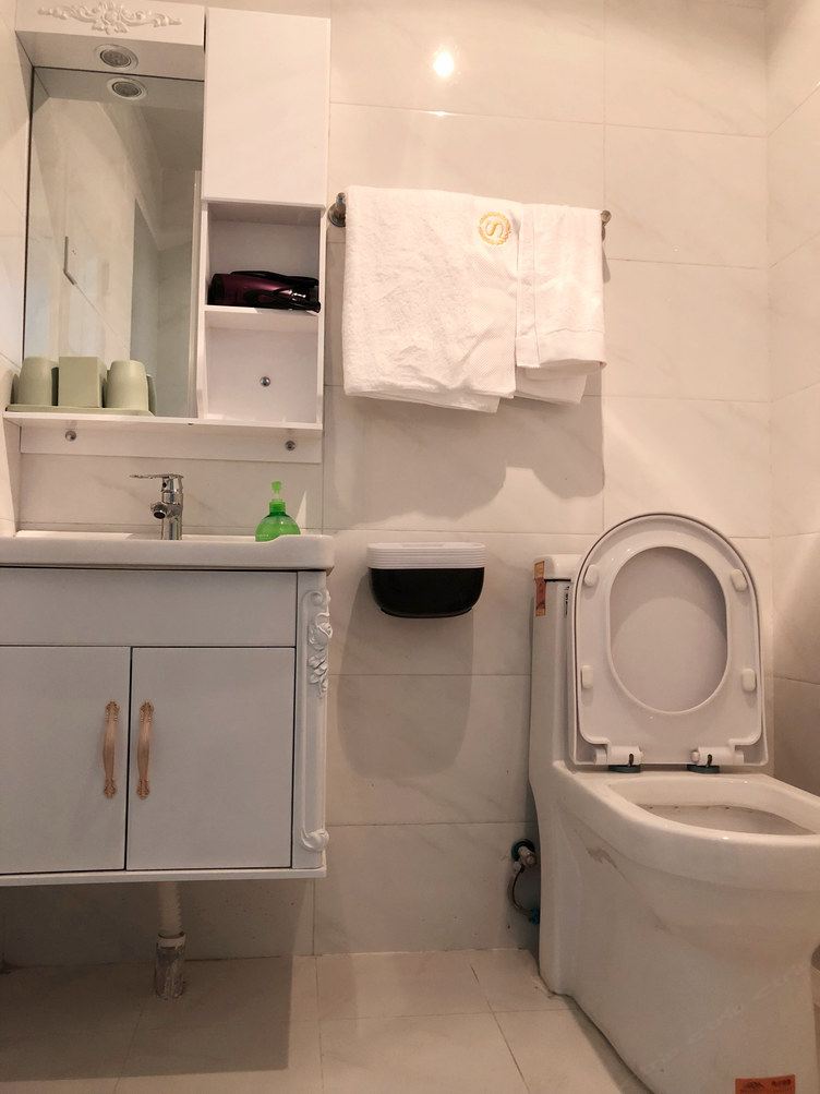 欢乐一室大床房
