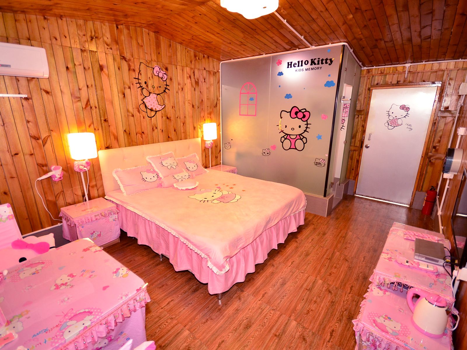 豪华Hello kitty主题房