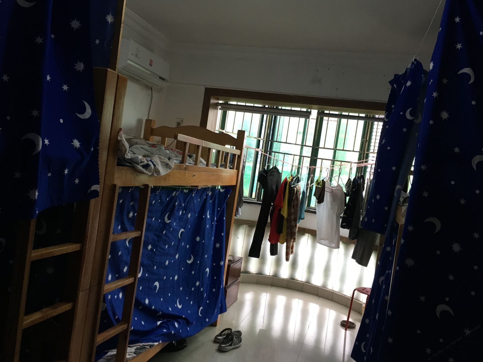 男生舒适六人间(床位)