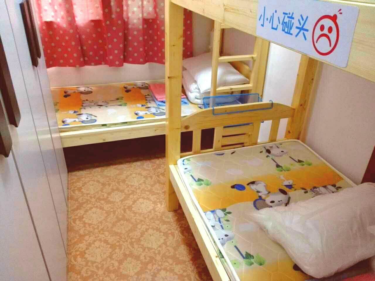 女生深睡六人间