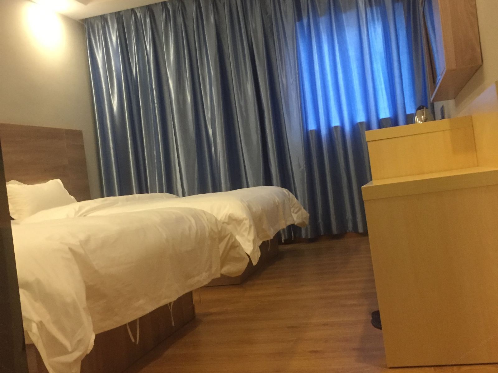 橙光双床间