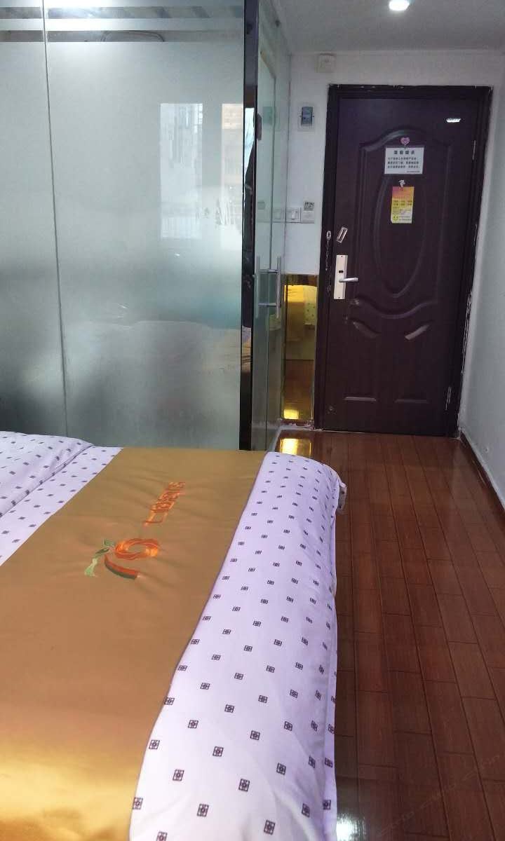 橙光大床房a