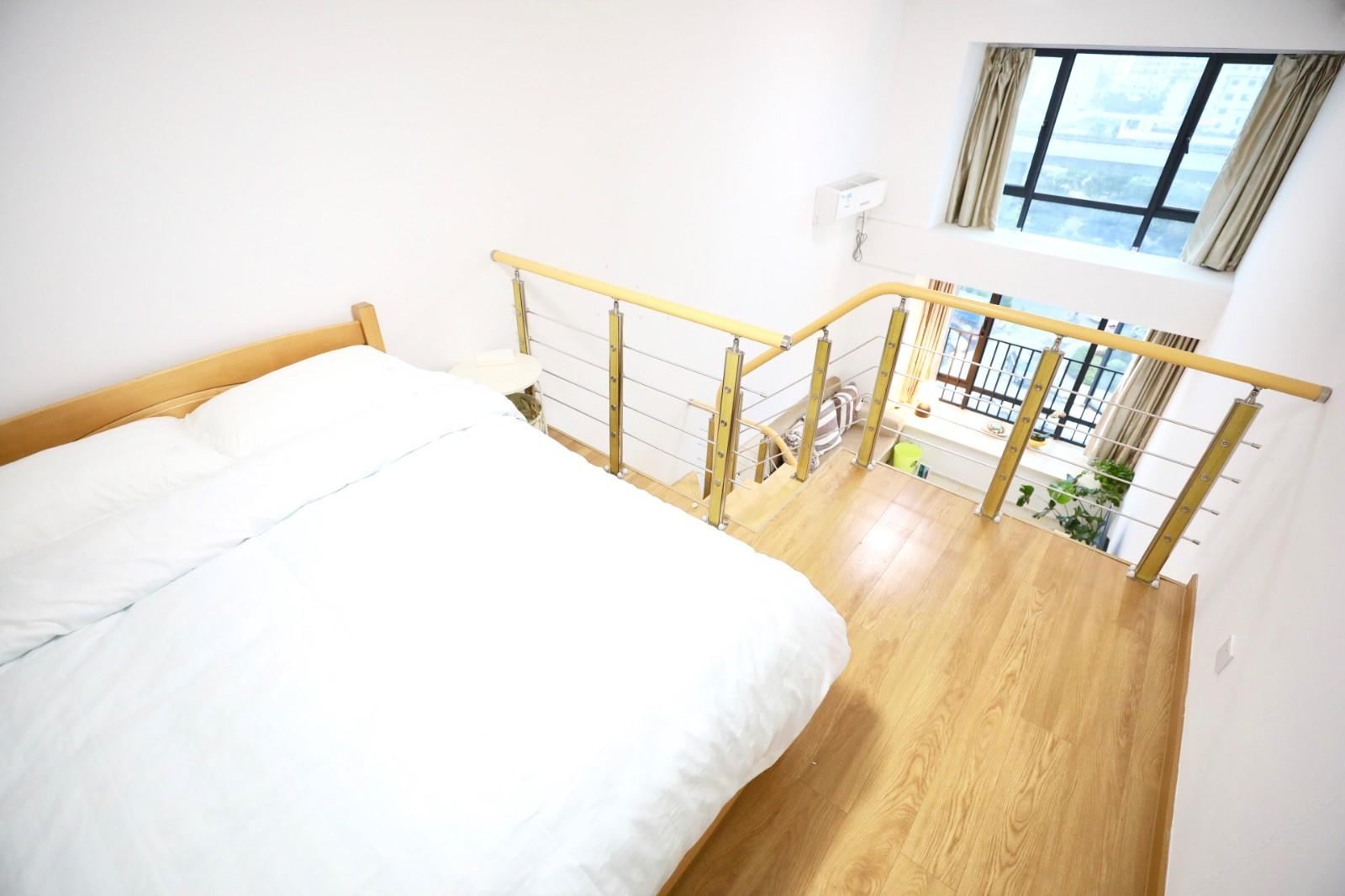 复式Loft简约精品大床房